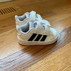 Adidas - GRAND COURT SHOES